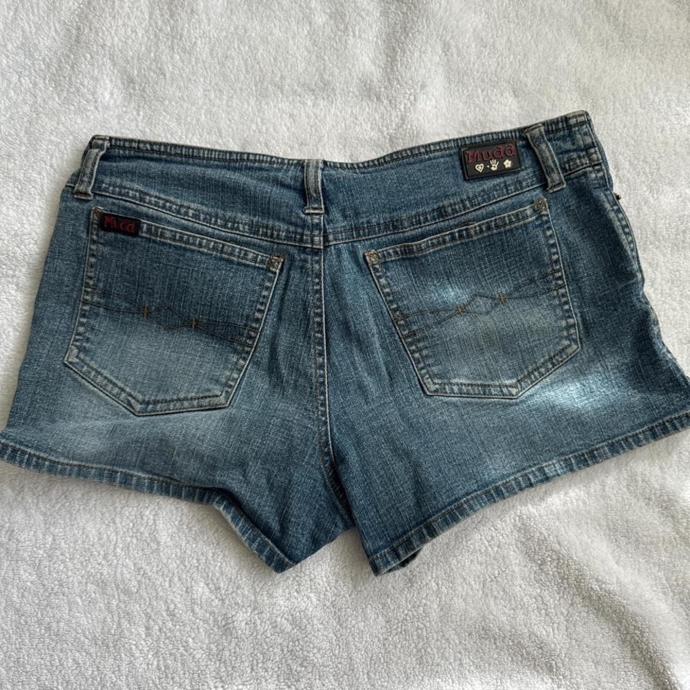 y2k vintage mudd low rise‎ denim shorts with a cute button detail